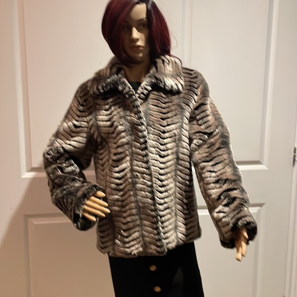 Faux fur Vintage jacket by Unique Int’l. NWOT. Size small. - Picture 7 of 10
